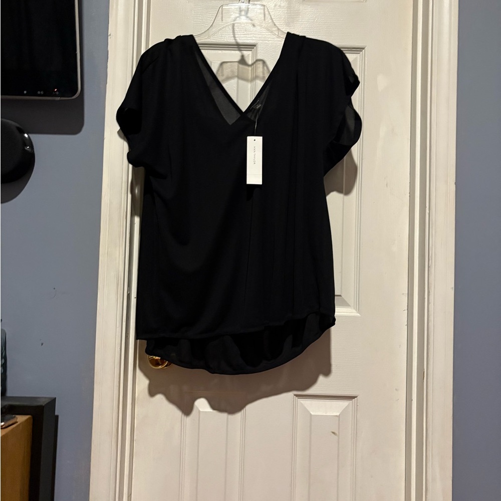 Elegant Black V-Neck Top